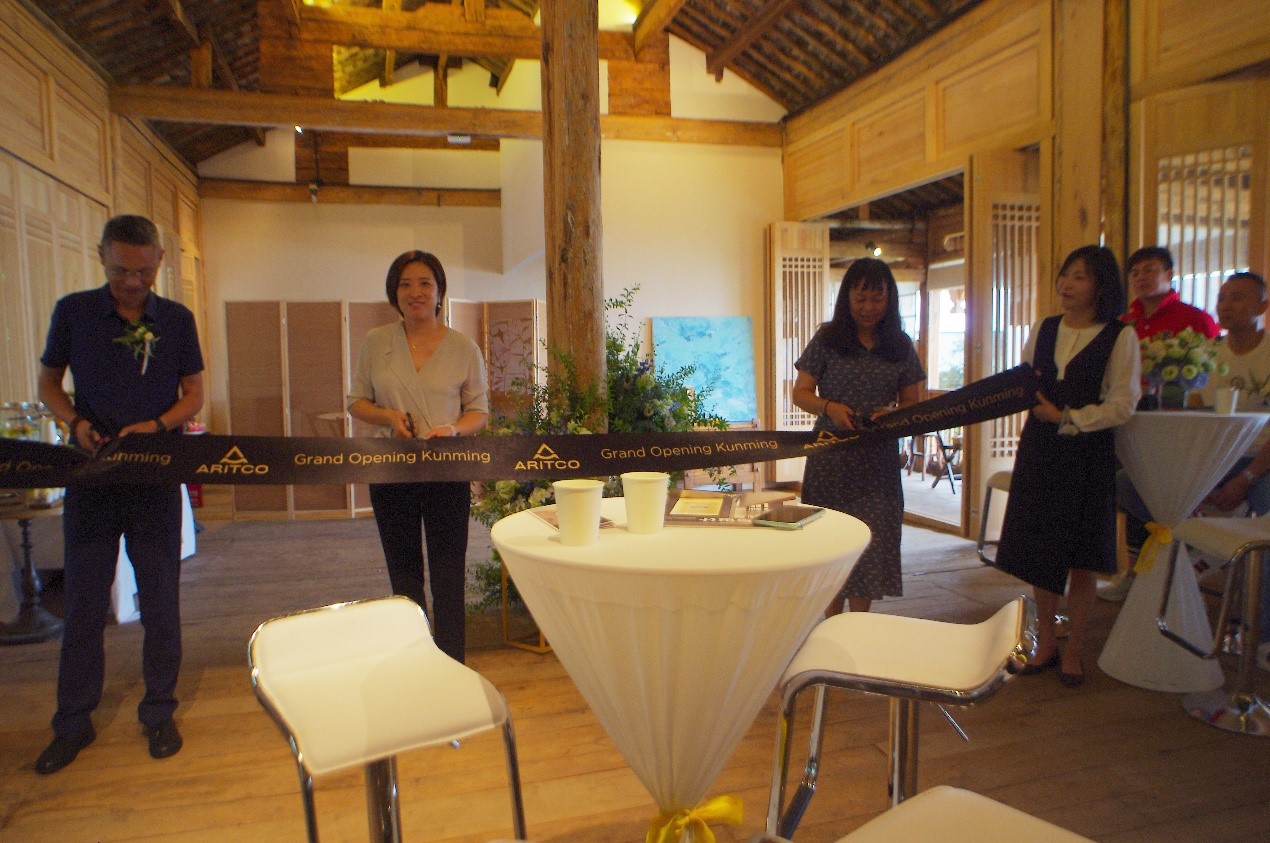 1627557700905370.jpg 瑞特科昆明展廳剪彩.jpg